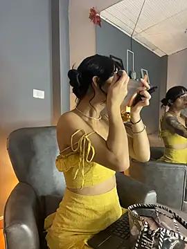 AmbarOishi   online show from 12-15-25, 02:01