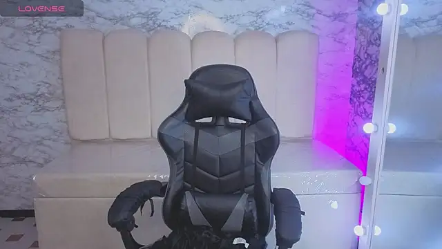 Maleja v  online show from 11-20-25, 01:23