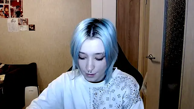 SophiaLur online show from 11-18-25, 03:37