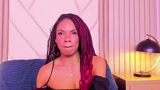 Snapshot of LailaDavidson chatting on 04-25-26, 01:41 LailaDavidson online show from 04-25-26, 01:41