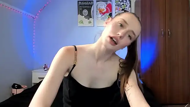 tinyglow online show from 01-12-26, 03:57