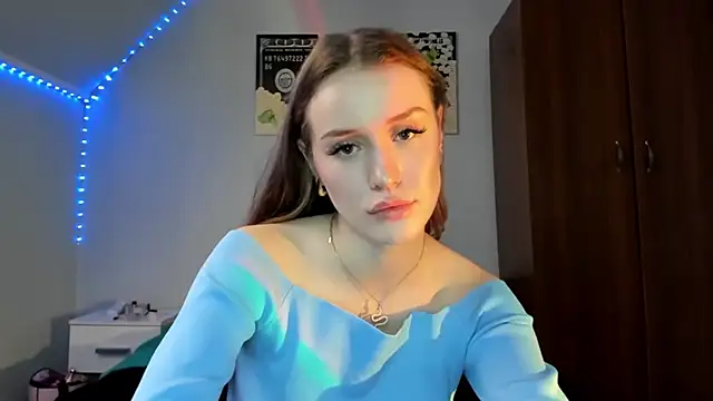 Snapshot of tinyglow chatting on 02-25-26, 08:52 tinyglow online show from 02-25-26, 08:52