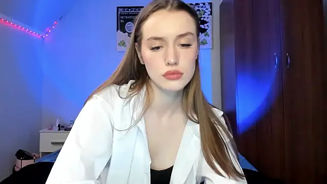 Snapshot of tinyglow chatting on 02-05-26, 07:53 tinyglow online show from 02-05-26, 07:53