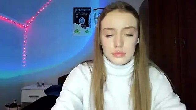 tinyglow online show from 03-11-26, 09:09