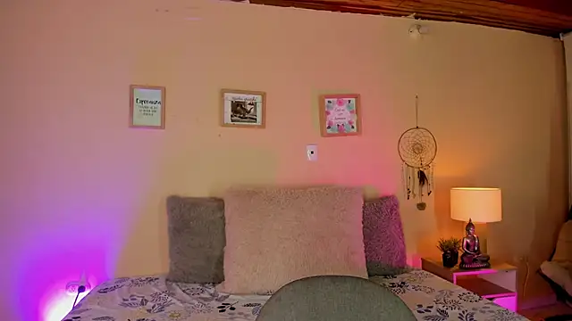 aghata jackson  online show from 11-18-25, 02:53