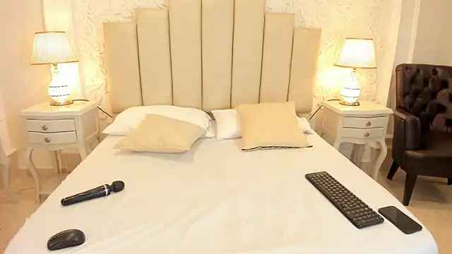 IvannaClaire online show from 11-25-25, 12:05