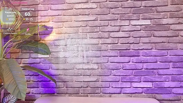 Snapshot of _ivone chatting on 11-17-25, 06:56 ivone online show from 11-17-25, 06:56