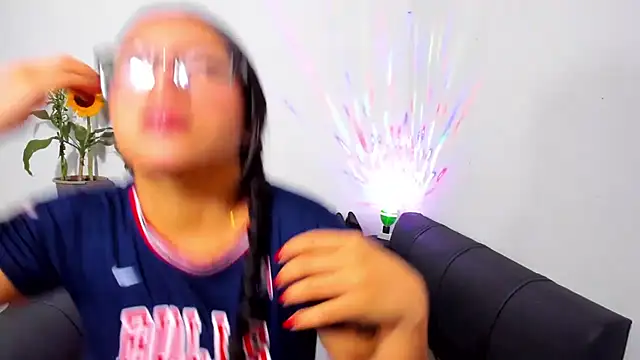 evelisse  online show from 12-22-25, 03:50