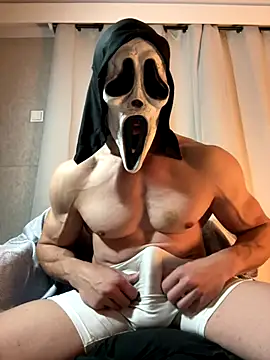 Snapshot of Luna_MaskedMan chatting on 11-25-25, 04:02 Luna MaskedMan online show from 11-25-25, 04:02