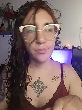 Snapshot of Melinerd chatting on 07-16-26, 06:05 Melinerd online show from 07-16-26, 06:05