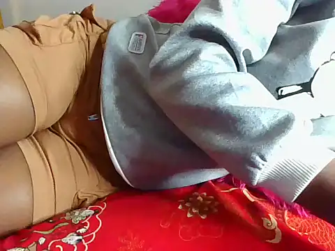 Snapshot of Naughtybadgal chatting on 11-17-25, 06:23 Naughtybadgal online show from 11-17-25, 06:23