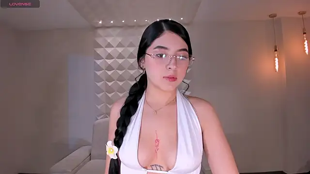 HaileyRoss  online show from 03-26-26, 11:41