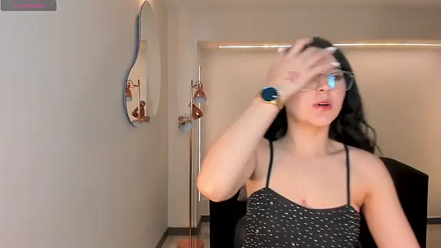 Snapshot of HaileyRoss_ chatting on 01-06-26, 11:36 HaileyRoss online show from 01-06-26, 11:36