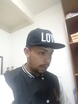 Snapshot of louishotlatinboy chatting on 11-17-25, 05:55 louishotlatinboy online show from 11-17-25, 05:55