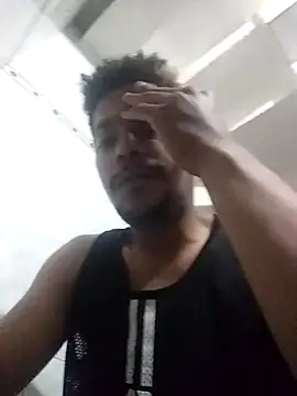 Snapshot of louishotlatinboy chatting on 11-17-25, 06:23 louishotlatinboy online show from 11-17-25, 06:23