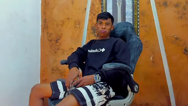 Snapshot of black_sweet_22 chatting on 11-17-25, 03:43 black sweet 22 online show from 11-17-25, 03:43