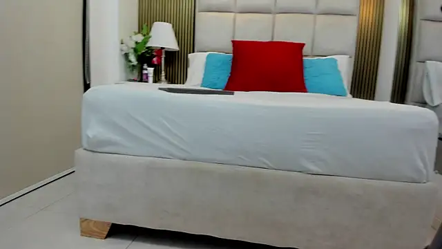 Snapshot of Katia_Young chatting on 11-16-25, 09:08 Katia Young online show from 11-16-25, 09:08