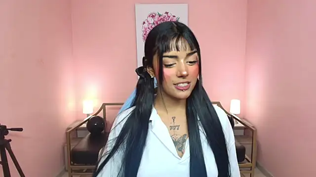 Snapshot of Milu_carbajal_x chatting on 11-20-25, 09:36 Milu carbajal x online show from 11-20-25, 09:36