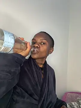 Snapshot of choc_mistyy chatting on 11-17-25, 10:52 choc mistyy online show from 11-17-25, 10:52