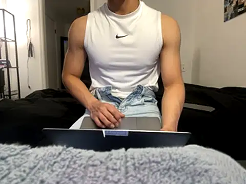 Snapshot of yourguyy21 chatting on 11-16-25, 07:35 yourguyy21 online show from 11-16-25, 07:35