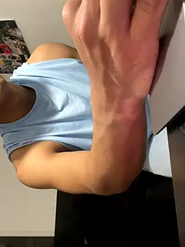 Snapshot of yourguyy21 chatting on 11-17-25, 01:31 yourguyy21 online show from 11-17-25, 01:31