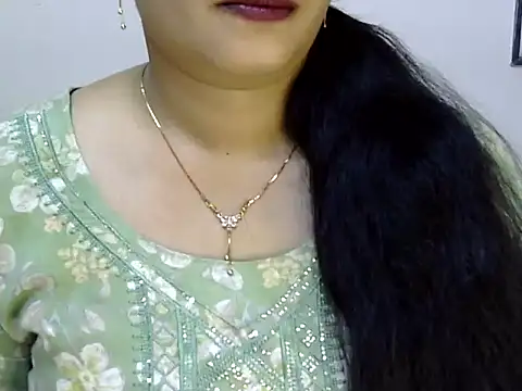 Snapshot of Muskan_Jha chatting on 06-18-26, 01:16 Muskan Jha online show from 06-18-26, 01:16