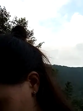 Snapshot of _Su-Su_ chatting on 12-17-25, 09:58 Su-Su online show from 12-17-25, 09:58