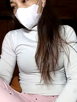 Snapshot of _Su-Su_ chatting on 12-18-25, 09:51 Su-Su online show from 12-18-25, 09:51