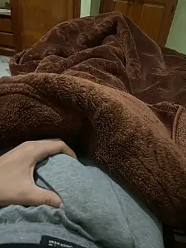 Snapshot of yassssst chatting on 11-28-25, 07:03 yassssst online show from 11-28-25, 07:03