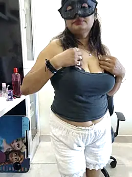 Cute-richa1 online show from 03-01-26, 06:24