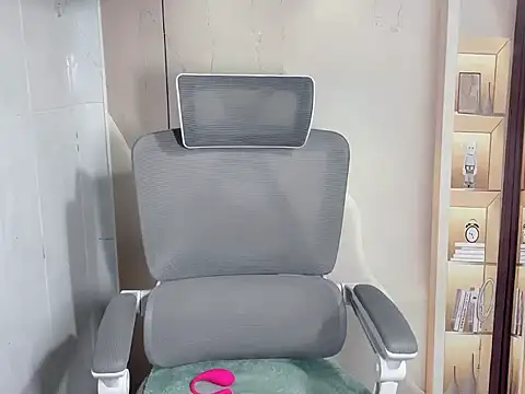 Lousii online show from 11-18-25, 12:52