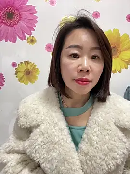 xiaoling2358 online show from 12-15-25, 07:14