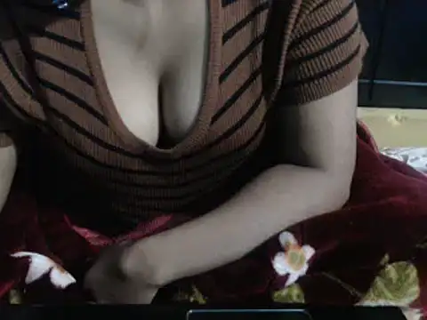 Queen Bhanu online show from 12-17-25, 08:03