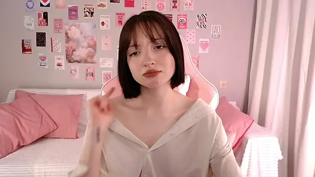 Lexi Bottom online show from 12-14-25, 01:56