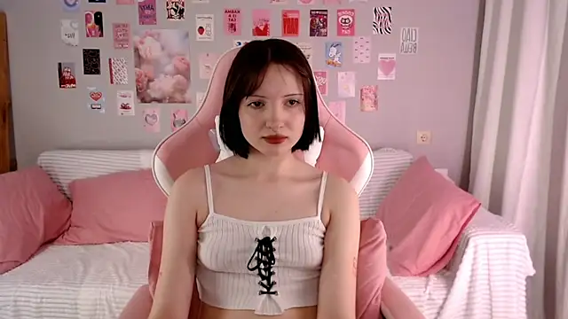 Lexi Bottom online show from 12-15-25, 02:06