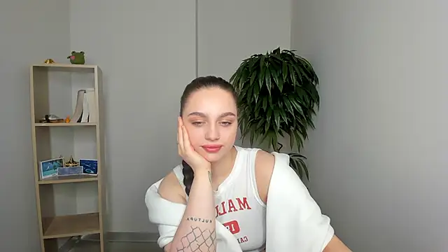 LucileDeloatch online show from 11-16-25, 08:52