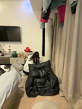 XX125216 online show from 12-04-25, 01:32