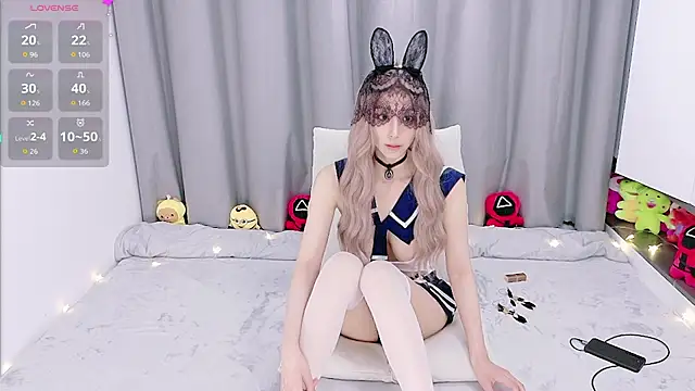 Lulu QAQ online show from 11-28-25, 04:07