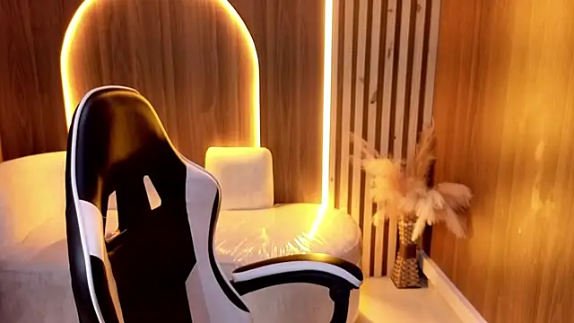 Peige Tx online show from 12-15-25, 01:06