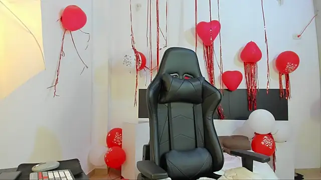 Snapshot of BWW-CINDY11 chatting on 02-15-26, 09:41 BWW-CINDY11 online show from 02-15-26, 09:41