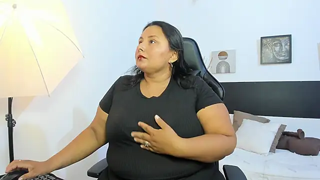 Snapshot of BWW-CINDY11 chatting on 01-19-26, 03:32 BWW-CINDY11 online show from 01-19-26, 03:32