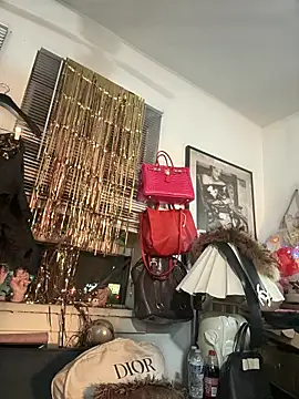 Snapshot of Motherbigbus chatting on 01-15-26, 11:46 Motherbigbus online show from 01-15-26, 11:46