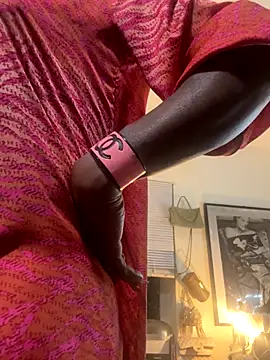 Snapshot of Motherbigbus chatting on 12-19-25, 09:00 Motherbigbus online show from 12-19-25, 09:00