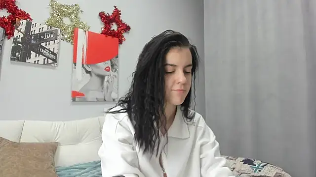 Lovely Audrey online show from 12-14-25, 01:12