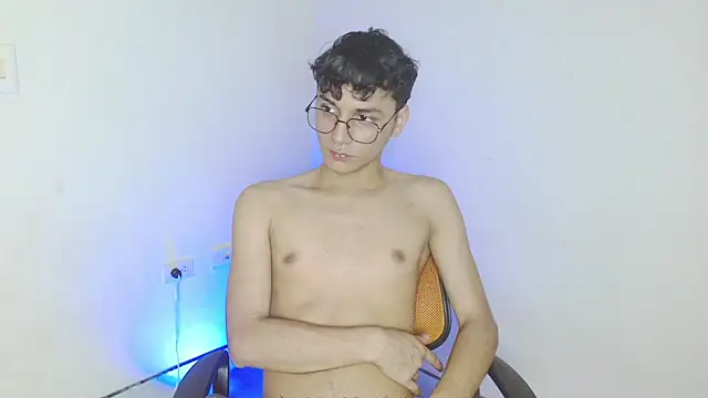 Snapshot of andrew_dann chatting on 11-17-25, 07:51 andrew dann online show from 11-17-25, 07:51