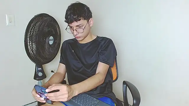 andrew dann online show from 11-20-25, 09:04