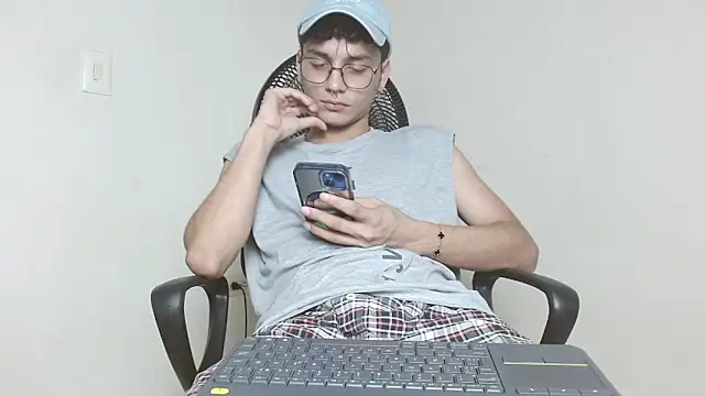 Snapshot of andrew_dann chatting on 11-20-25, 06:25 andrew dann online show from 11-20-25, 06:25