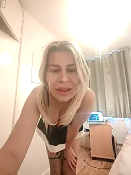 Snapshot of NaughtyClaudia_ chatting on 12-18-25, 10:19 NaughtyClaudia online show from 12-18-25, 10:19