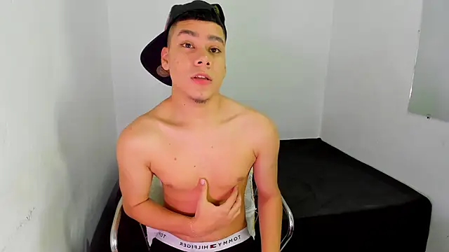 Lucastorrez01 online show from 05-06-26, 12:03