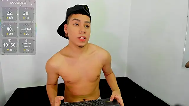 Lucastorrez01 online show from 04-24-26, 11:07